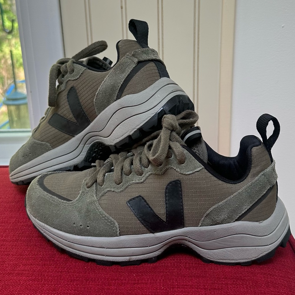 Veja Venturi Sneakers Size 6
